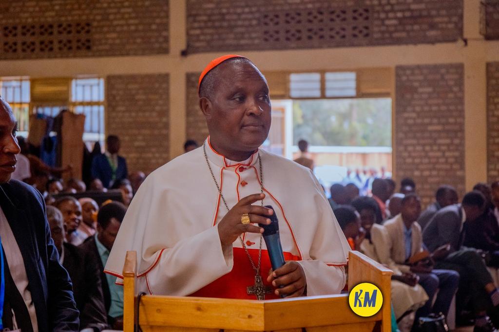 Karidinari Kambanda yibukije ko umwana arerwa n'umusozi wose