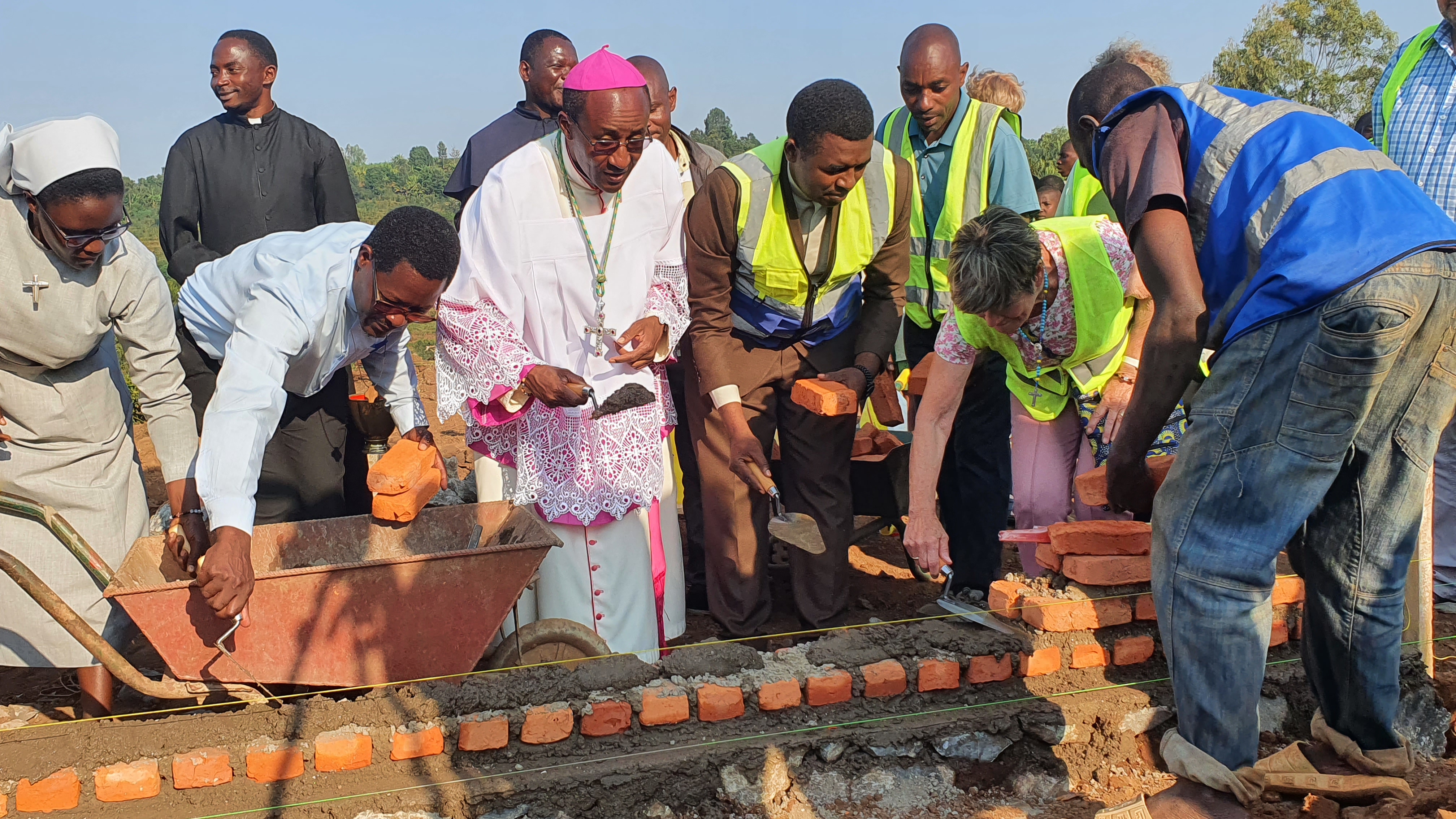 CYANGUGU: Diyosezi irimo kubaka Centre izafashirizwamo abana bakurwa mu muhanda n'abagore bakora uburaya