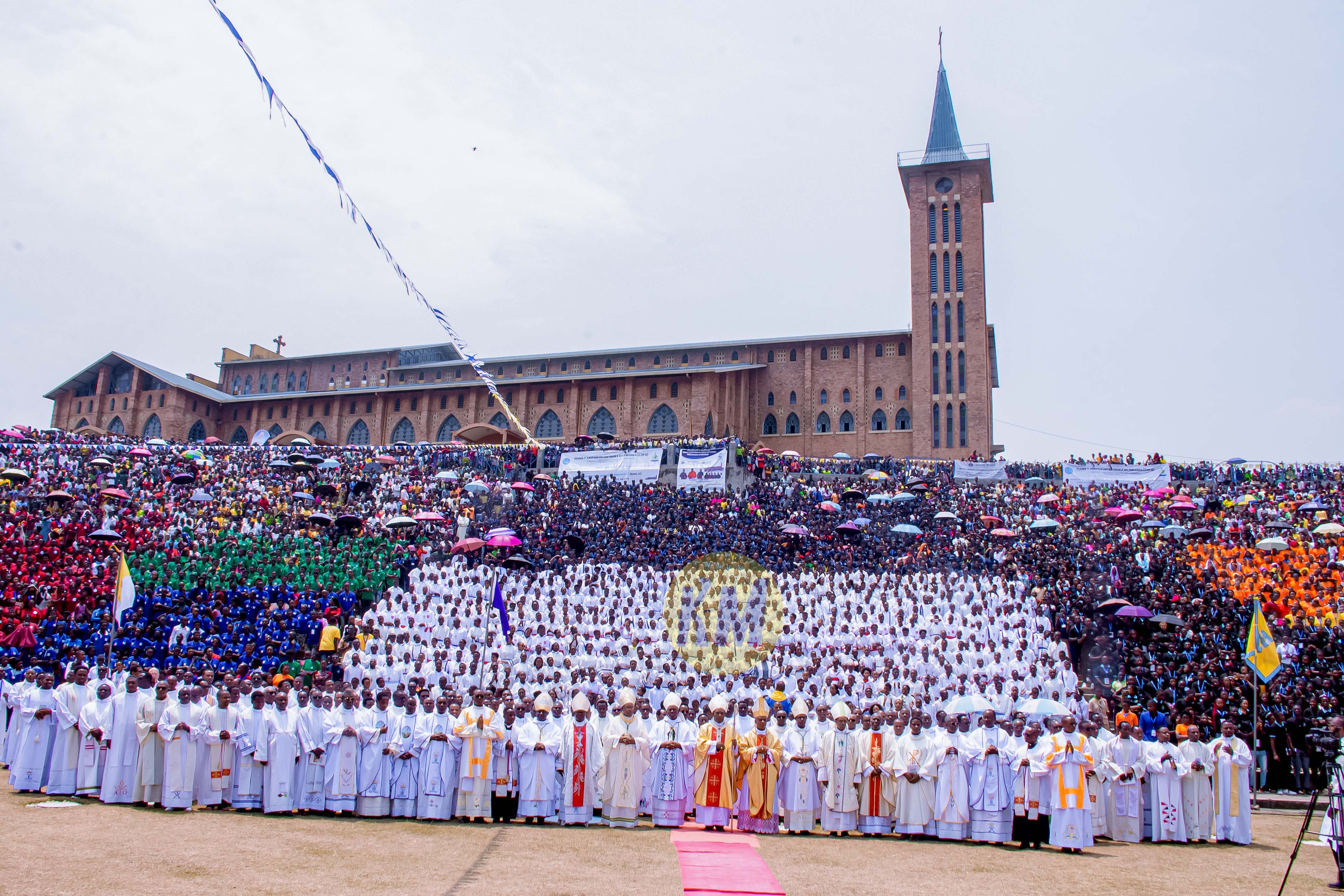 “Mu batuye isi miliyari 7.9, Abakristu Gatolika barenga miliyari 1.4": Raporo Shya  ya Vatican 2025