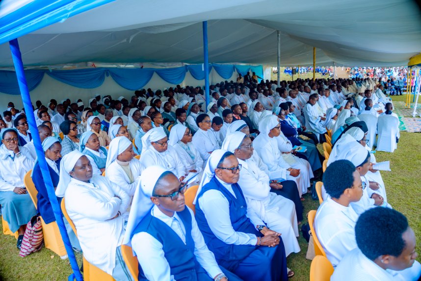 Abihayimana bitabiriye ibirori bya Yubile y'Abalayiki