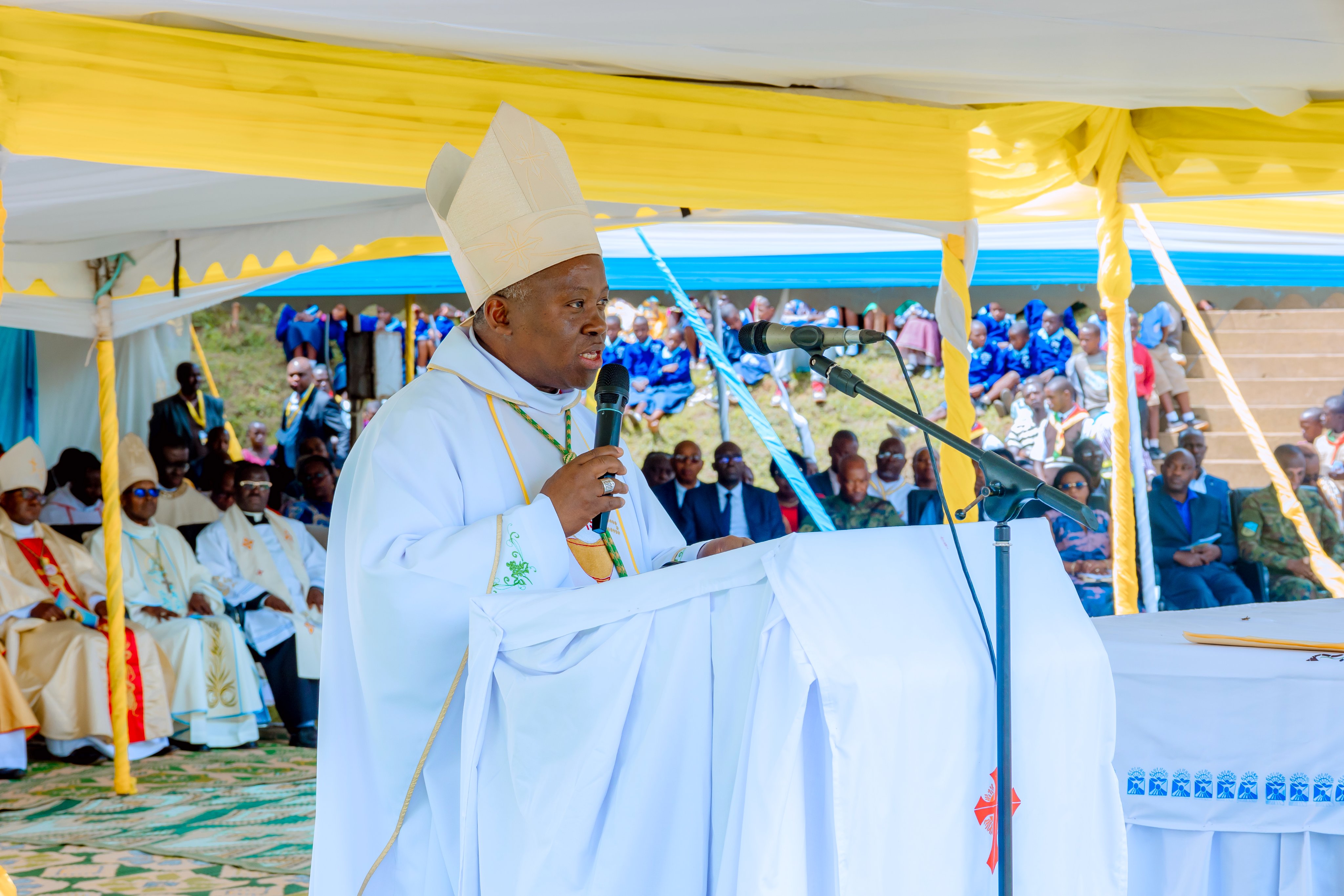 Mgr Musengamana yasabye Abalayiki kuba abahamya b’ukwemera muri iyi si yugarijwe n’impinduka n’ubuhakanyi