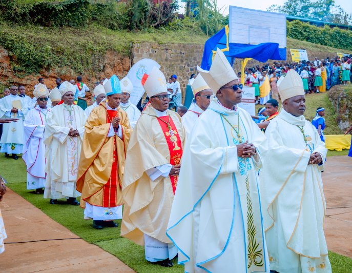 Turi mu isi y’ibitangazamakuru byigisha kurwanya Imana: Umukristu agomba kugira umutima uhamye” – Mgr Musengamana