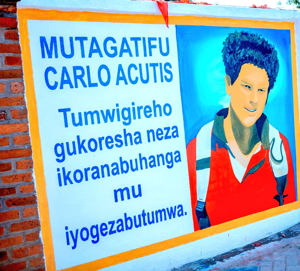 Ishusho ya Carlo Acutis iri ku mbuga ya paruwasi Nyakinama