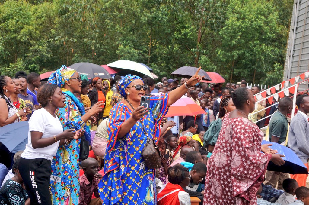 Abasengera mu Ruhango bishimiye ko hagiye kubakwa ntibazongere kunyagirwa cyangwa ngo bicwe n'izuba