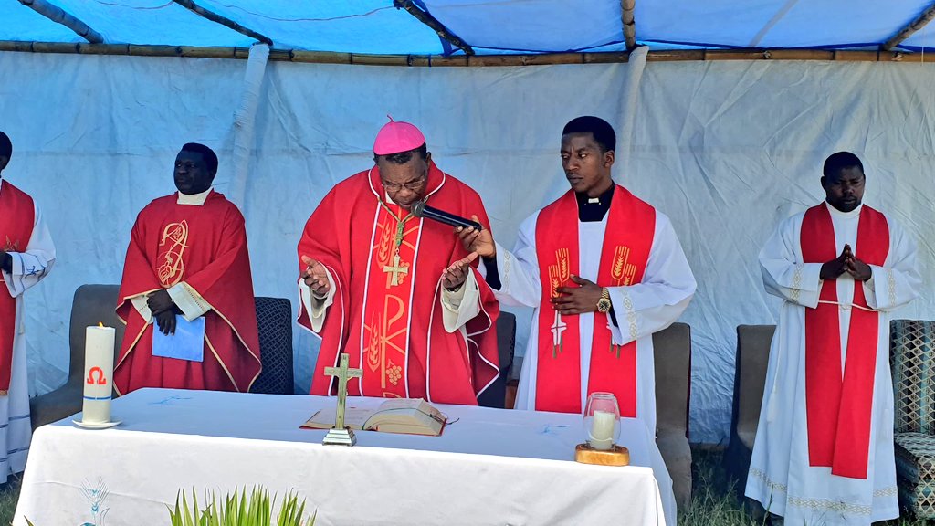 Myr Anaclet Mwumvaneza yaturiye Igitambo cy'Ukarisitiya Iwawa