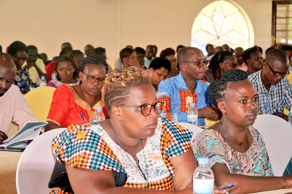 Kuri uyu munsi wa mbere abayobozi bahawe ibiganiro bitandukanye