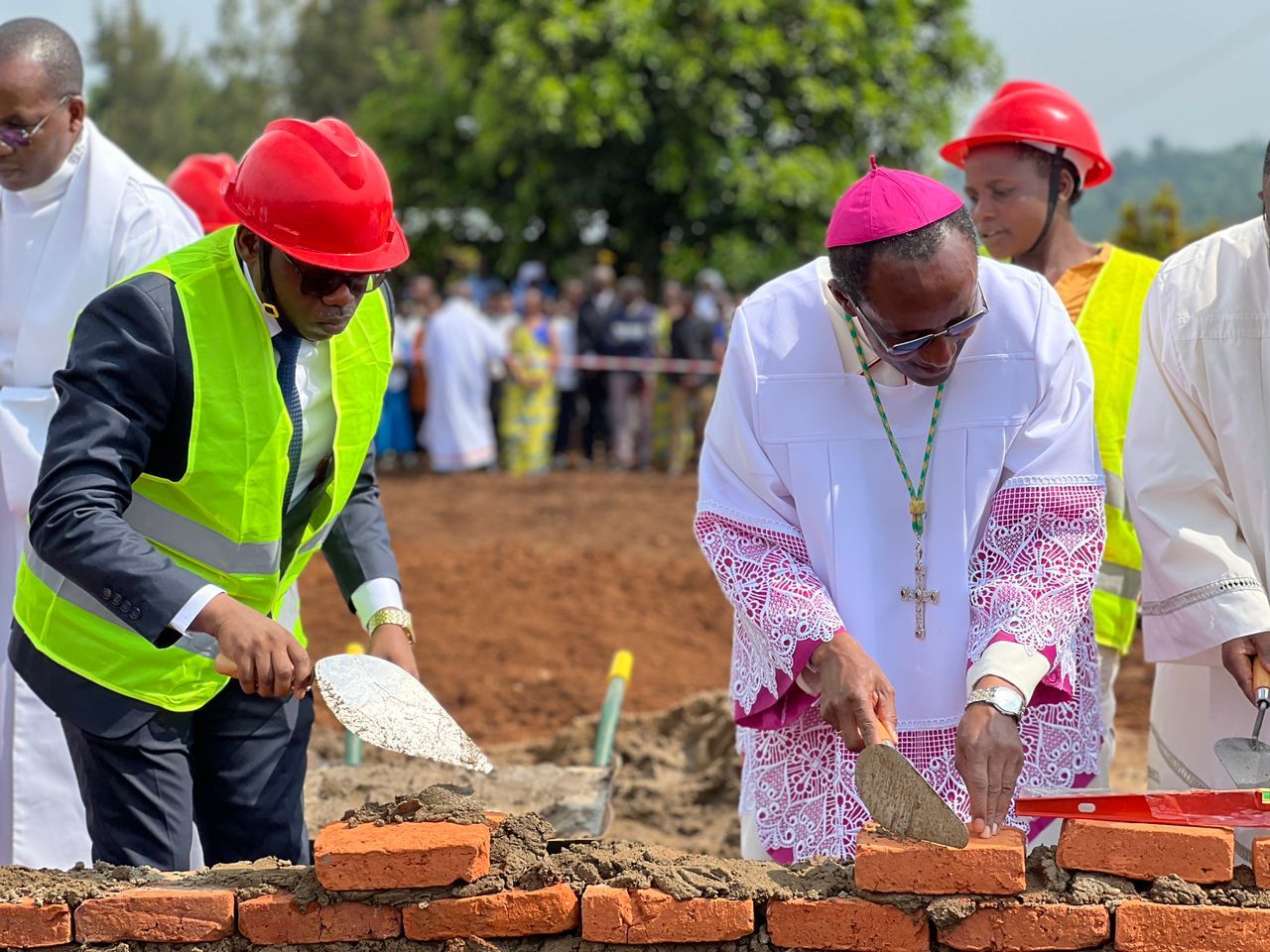 Guverineri Ntibitura yifatanyije na Diyosezi ya Cyangugu  mu gutangiza Ingoro y’Ubwiyunge igamije kubungabunga umurage wa Padiri Ubald