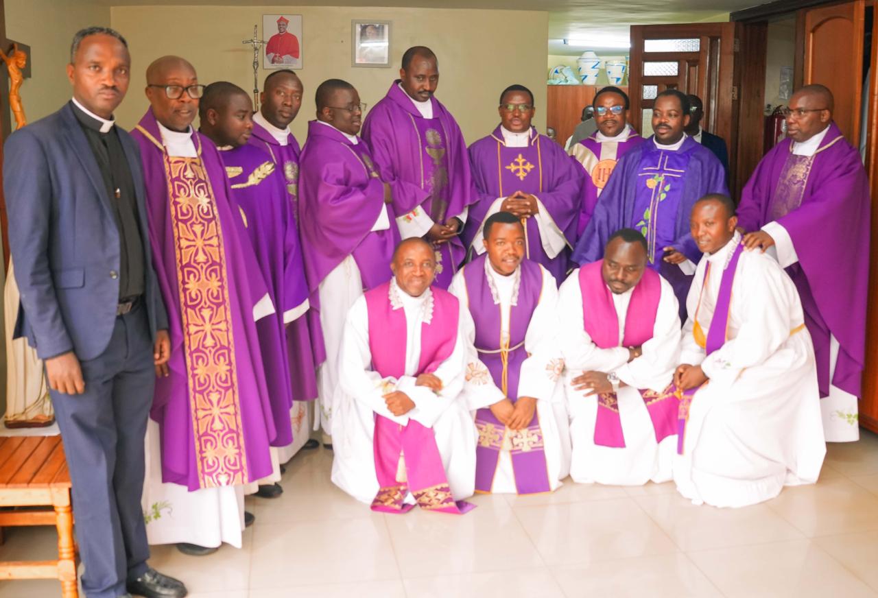 Abapadiri bakoreraga ubutumwa muri Paruwasi ya Gikondo basezeweho, abashya bahabwa ikaze