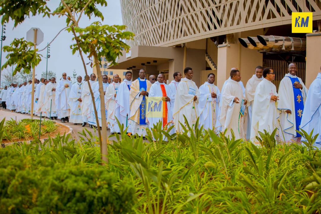 Umubare w'Abapadiri muri Kiliziya Gatolika ukomeje kugenda wiyongera kuza ubu bagera ku  1160.   Baje ari benshi guhimbaza Yubile muri Stade Amahoro.
