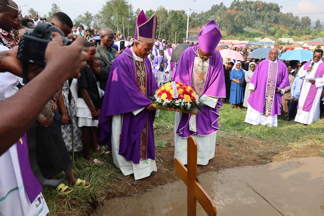 Padiri Sekabara Jean Marie Vianney wa Nyundo yashyinguwe .