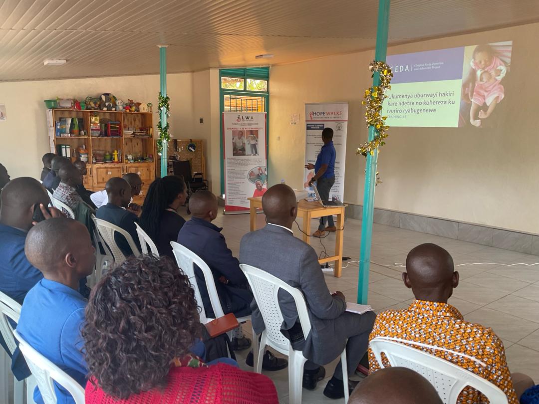 Munyeshuri yasobanuriye abayobozi b'amadini ku burwayi mvukanwa bw'ibirenge 'Clubfoot'