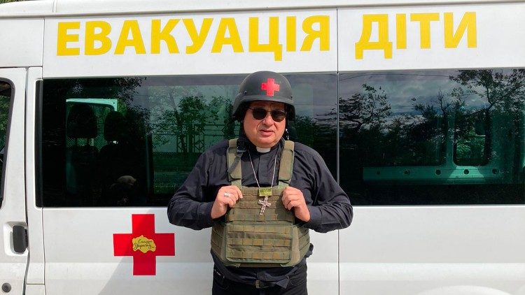Karidinali Konrad Krajewski yatangarije Papa Fransisiko ko ibikomeje kubera muri Ukraine ari ubugome ndengakamere