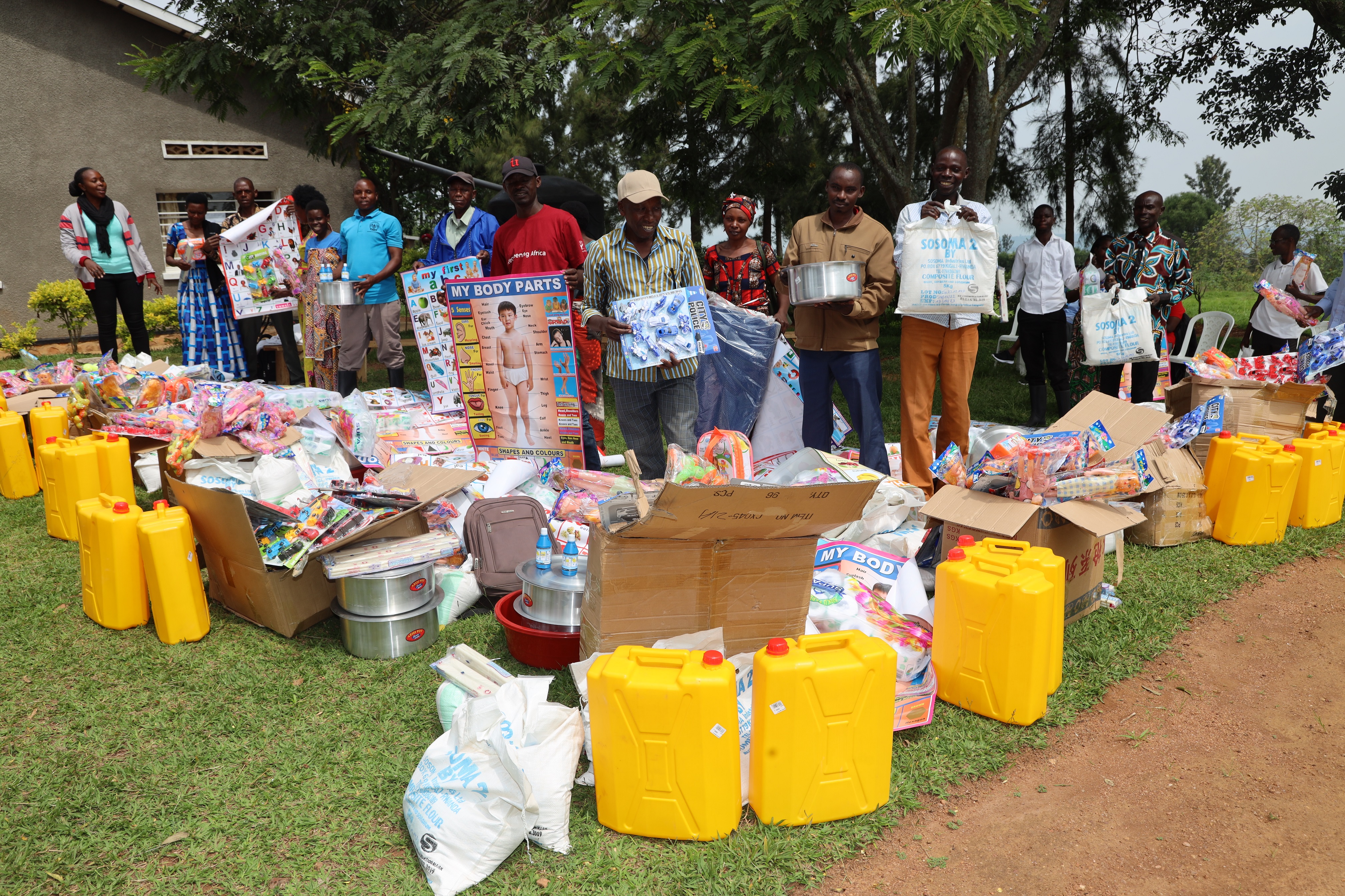 Ku nkunga ya Plan Rwanda, Caritas Rwanda yahaye ibikoresho binyuranye
amarerero 258
