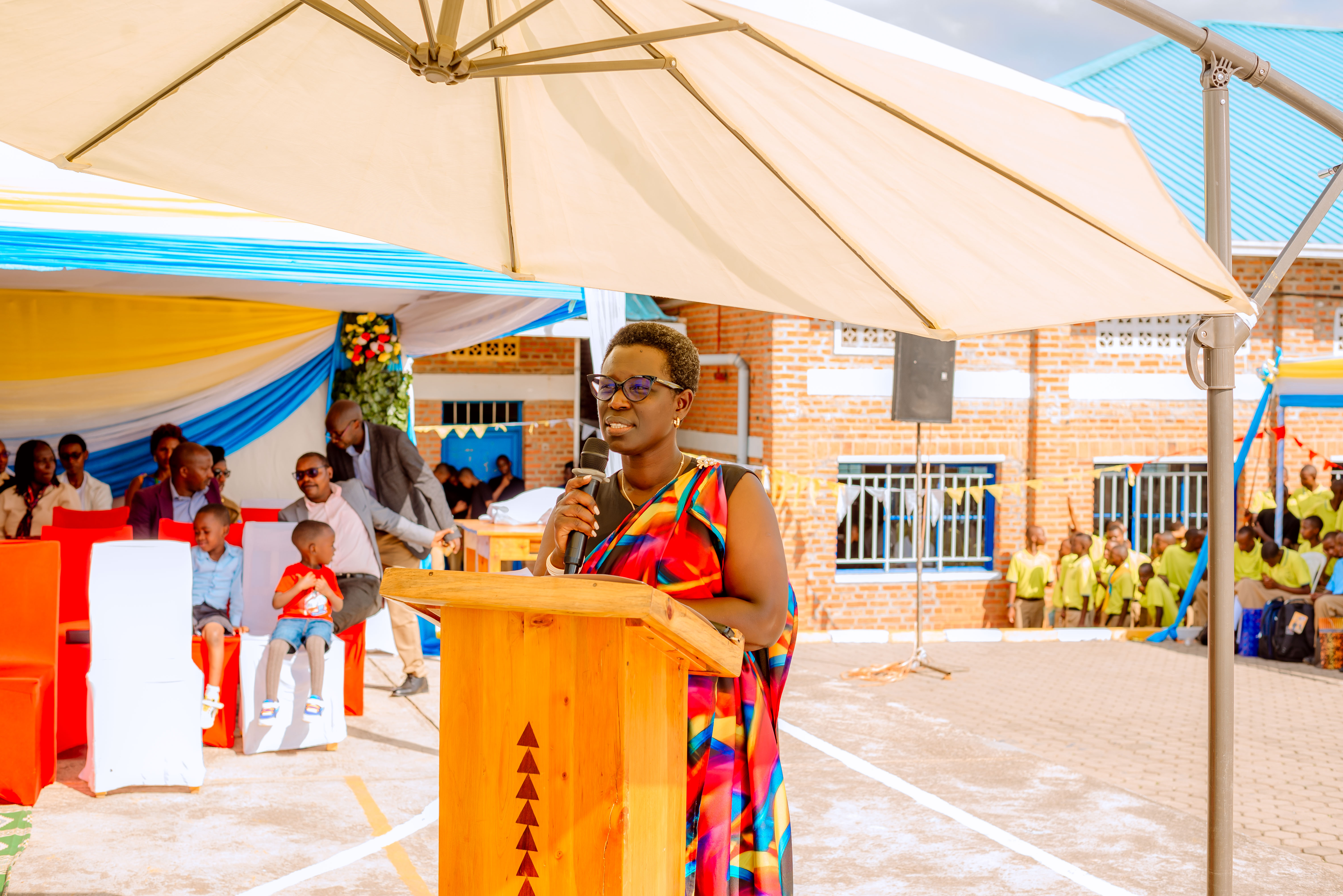 “Babyeyi dufatanyije kurera, hari ababyise urupapuro, tubikure mu mpapuro” Kayitare Jacqueline Meya wa Muhanga