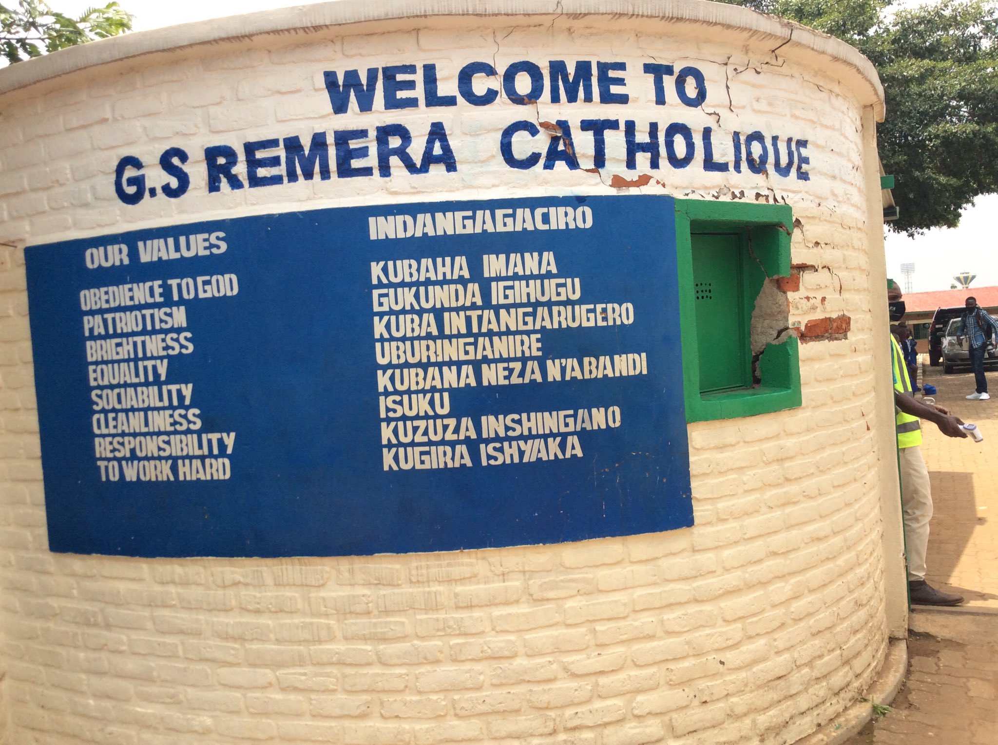 Umwaka wahariwe isuku mu mashuri gatolika usize muri G.S.Remera Catholique ntawe ushyira imyanda aho abonye