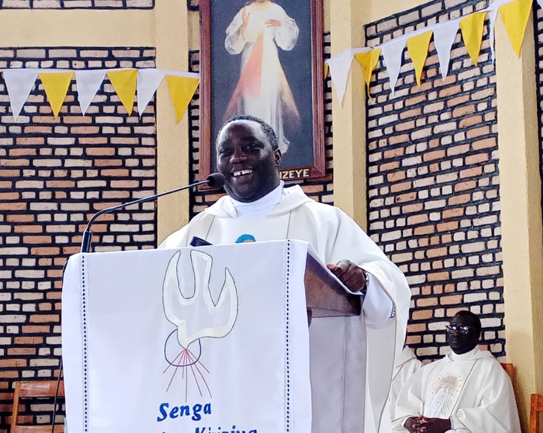 Padiri Eugene Niyonzima, Umuyobozi w'Ihuriro ry'Abiyeguriyimana yasabye abihayimana kwirinda ubwibone