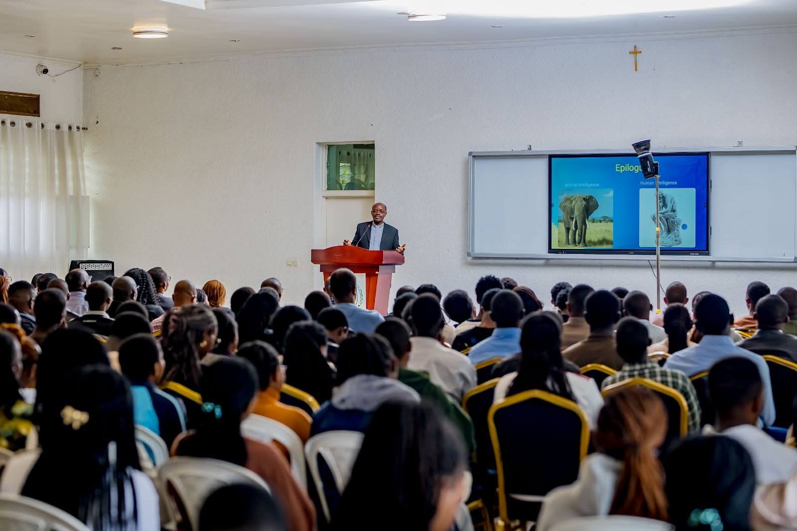 Padiri Baribeshya Jean Bosco amurika Igitabo ku miterere ya muntu