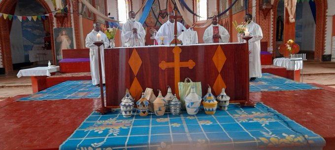 Ba Padiri Omoniye b'Umuryango mu madiyosezi atandukanye baje kwifatanya n'abagize uyu muryango mu birori by'Umutima Mutagatifu wa Yezu
