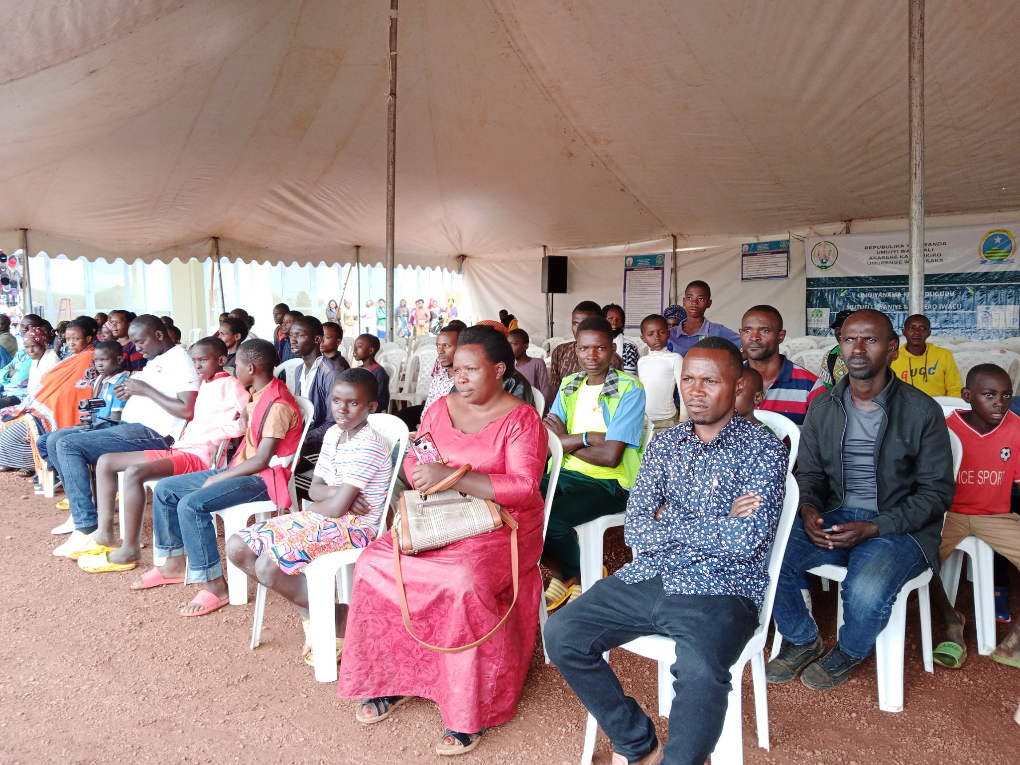 Ababyeyi barashishikarizwa kuzuza inshingano no kurengera umwana kugira ngo ubuzererezi bucike