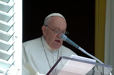 Papa Fransisiko arasaba abayobozi gukemura ibibazo mu biganiro aho kwiringira intambara
