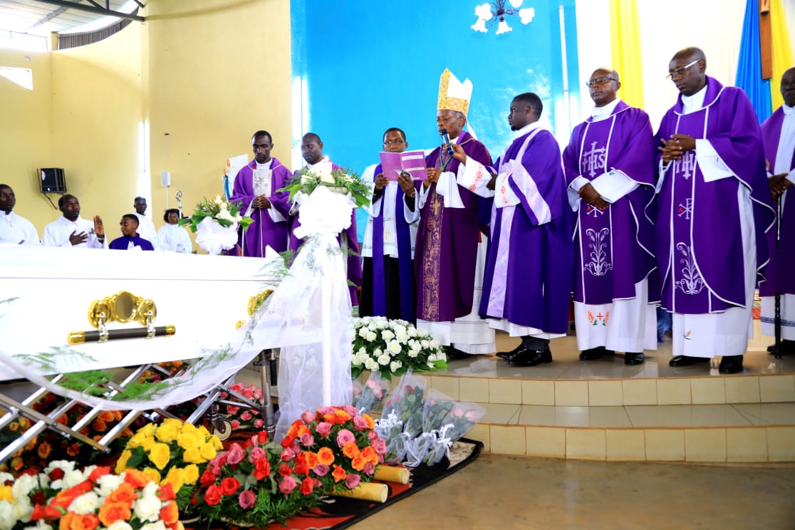 Diyosezi ya Cyangugu yasezeye bwanyuma kuri Padiri Berchair Iyakaremye witabye Imana