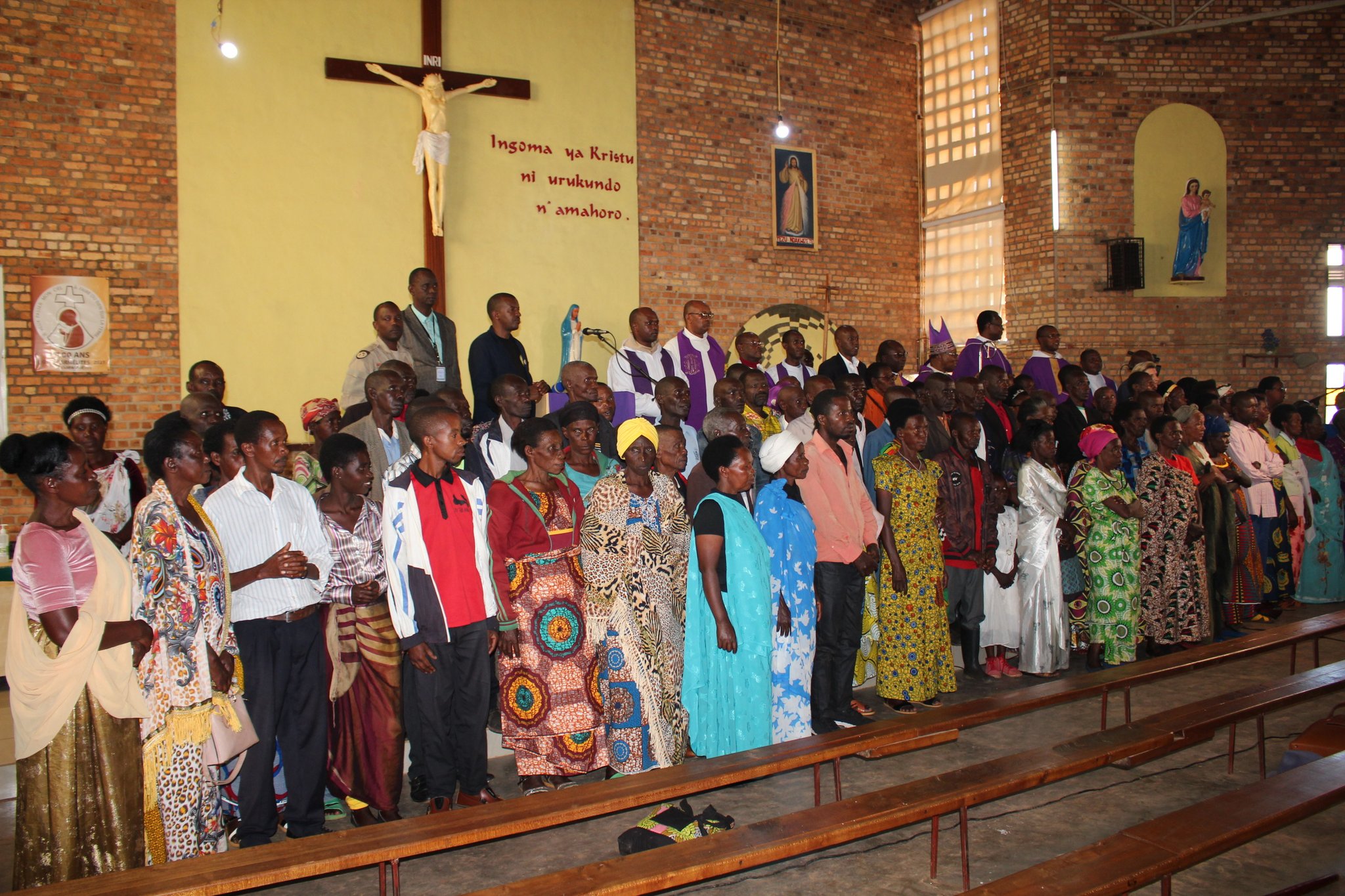 Abakristu ba Paruwasi Rugango bamaze amezi atandatu mu Rugendo rw'Isanamitima basabwe gufasha na bagenzi babo bakinangiye
