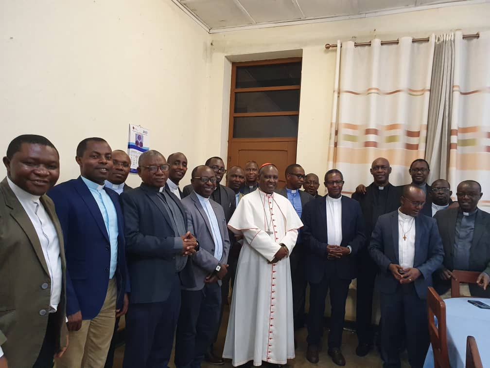 Abapadiri ba Diyosezi ya Kibungo basuye Musenyeri Jean Marie Vianney watorewe kuyobora iyi Diyosezi