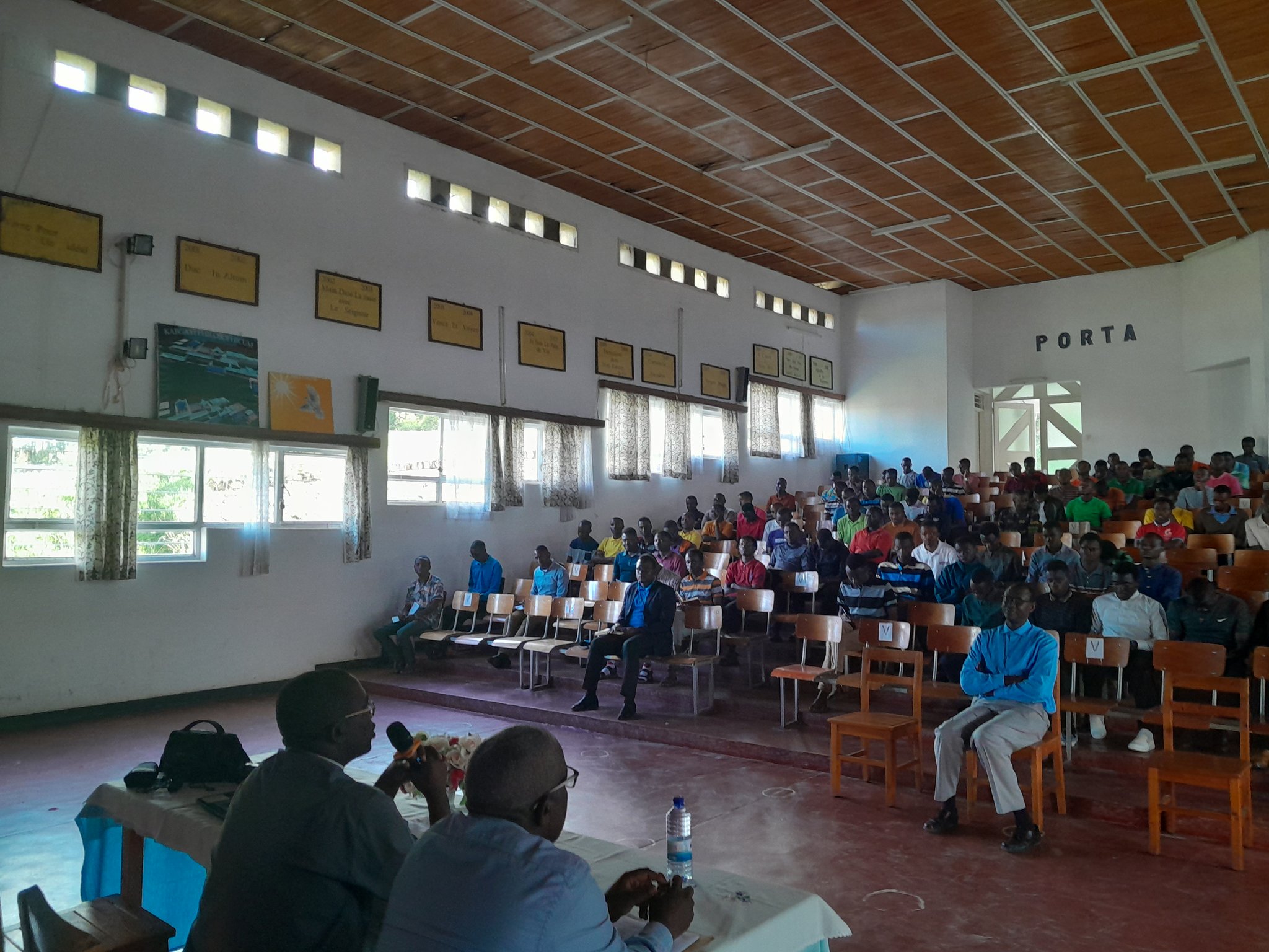 Hari abantu barara badasinziriye babasabira ngo muzabe abapadiri