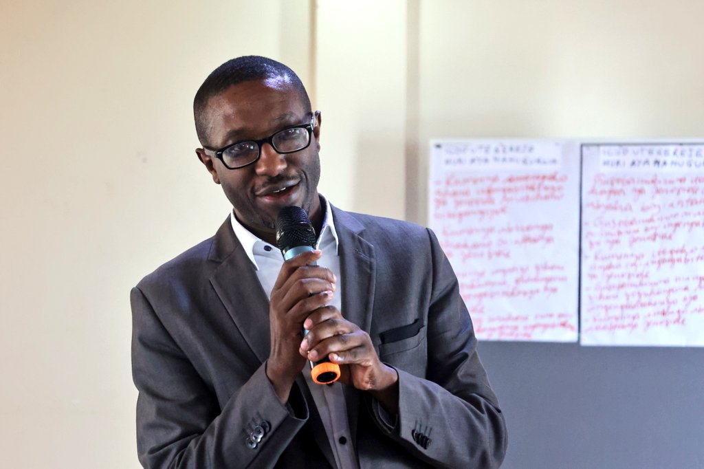 Bwana Prudence Biraboneye ukora mu Bushinjacyaka bukuru ni umwe mu basobanuye byimbitse imiburanishirize y'ibyiha by'ingengabitekerezo ya Jenoside n'ibindi bifitanye isano nayo