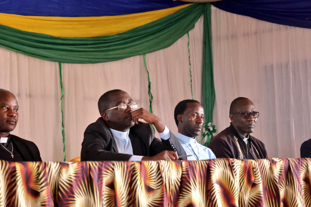 Padiri Leonidas Ngomanziza ushinzwe uburezi Gatolika muri Diyosezi ya Nyundo, Zone ya Gisenyi niwe waje arangaje imbere abayobozi b'amashuri Gatolika muri Nyundo