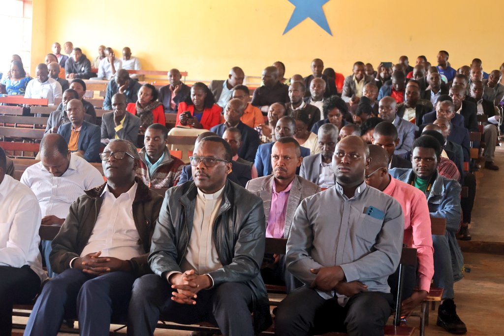 Uru rugendo rwari rwitabiriwe n'ingeri zinyuranye z'abayobozi bayobora amashuri Gatolika muri Diyosezi ya Nyundo na Byumba.
