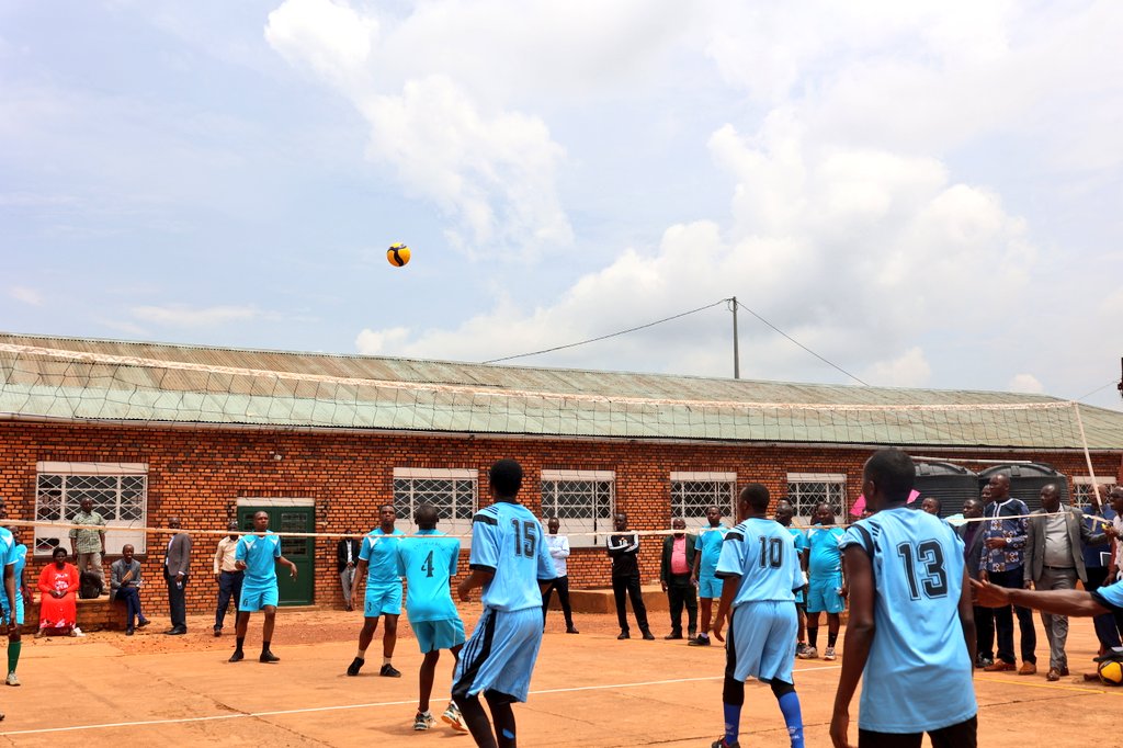Urugendo rw'Abayobozi b'amashuri Gatolika muri Diyosezi ya Nyundo rwaranzwe n'imikino inyuranye y'amaboko n'umukino w'umupira w'amaguru. Muri Volleyball Nyundo niyo yatsinze, Seti 2-0