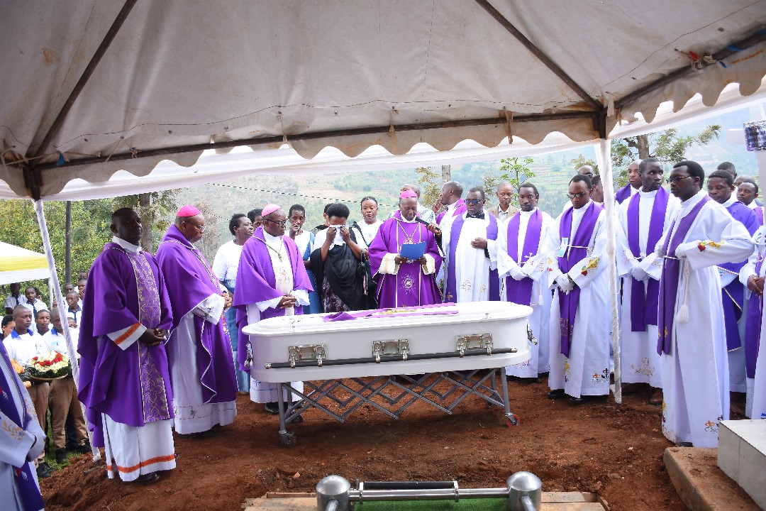 Padiri Gervase TWINOMUJUNI  wa Diyosezi ya Gikongoro yashyinguwe.
