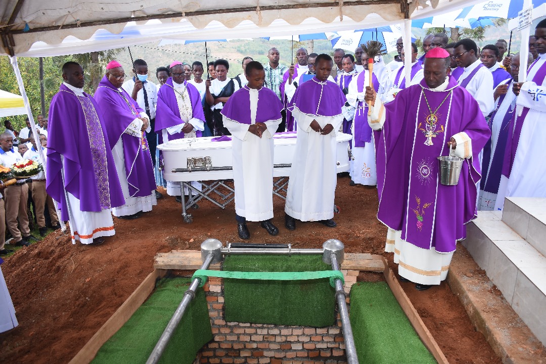 Umuhango wo gushyingura Padiri  Gervase TWINOMUJUNI