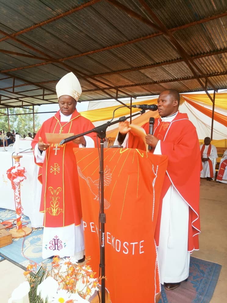 Myr Papias Musengamana yayoboye Igitambo cya Misa yo guhimbaza Isabukuru y'imyaka 60 ya Paruwasi Burehe