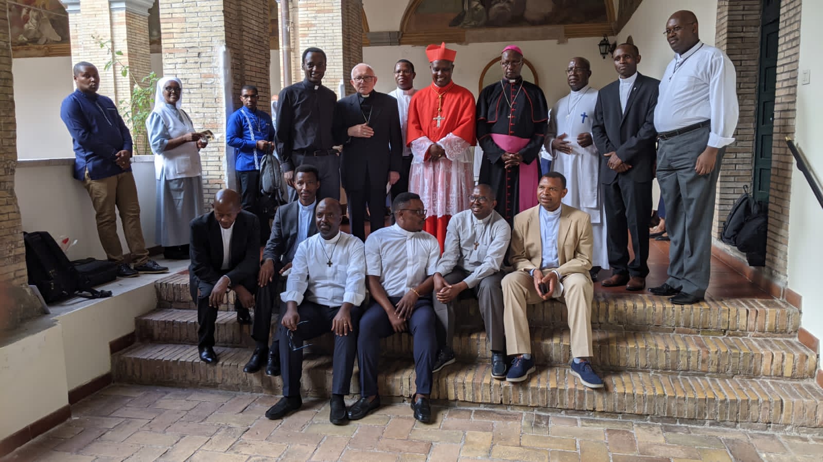 Abapadiri b'abanyarwanda bakorera ubutumwa i Roma Bakiriye Karidinali Kambanda banifatanya mu Gitambo cya Misa yaturiye muri Bazilika ya Mutagatifu Sixte