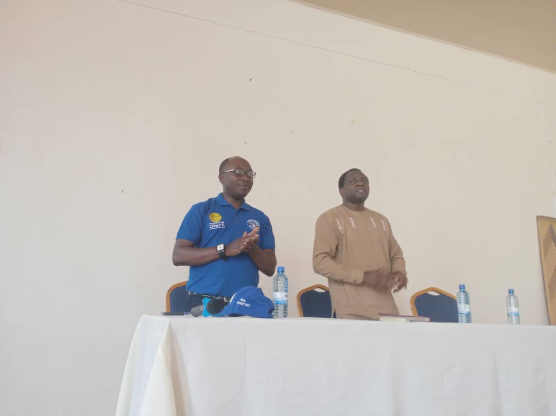 Padiri Valens Niragire, Umunyamabanga wa CEJP ari kumwe na Murwanashyaka Emmanuel, Mayor wa Nyaruguru