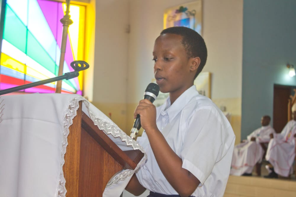 Abanyeshuri basabwe kutaba indorerezi mu burere bahabwa