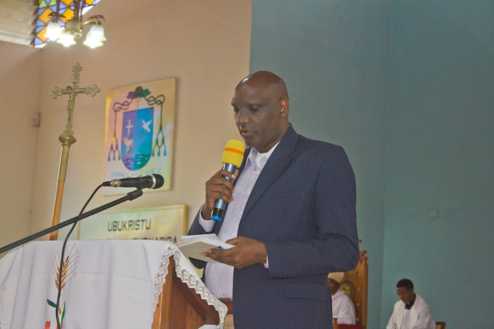 Umuyobozi ushinzwe uburezi mu Karere ka Rubavu ni we wahagarariye inzego bwite za Leta mu gutangiza umwaka w'uburezi mu mashuri ku Nyundo