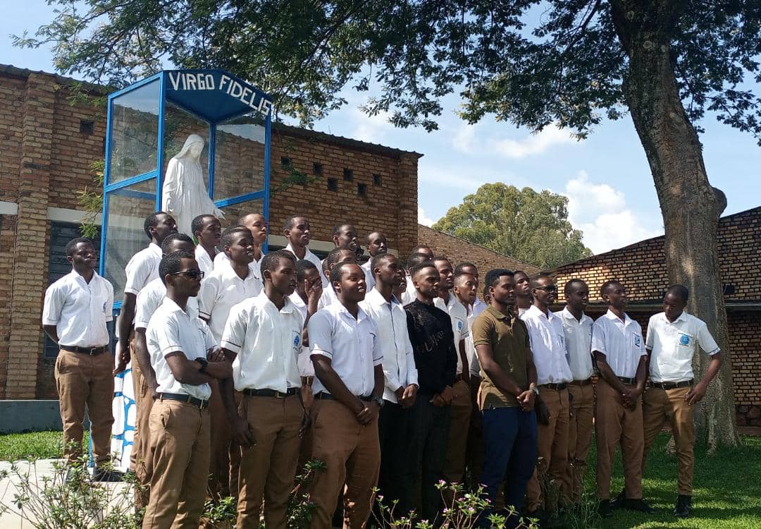 Abaseminari ba Karubanda basabwe gukomeza kugera ikirenge mu cya bakuru babo