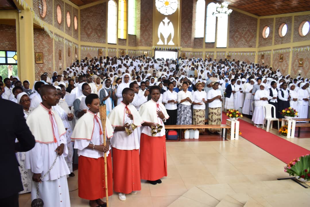 Musenyeri Celestin Hakizimana arasaba Abiyeguriyimana gushyira imbere isengesho no kwamamaza Ivanjili