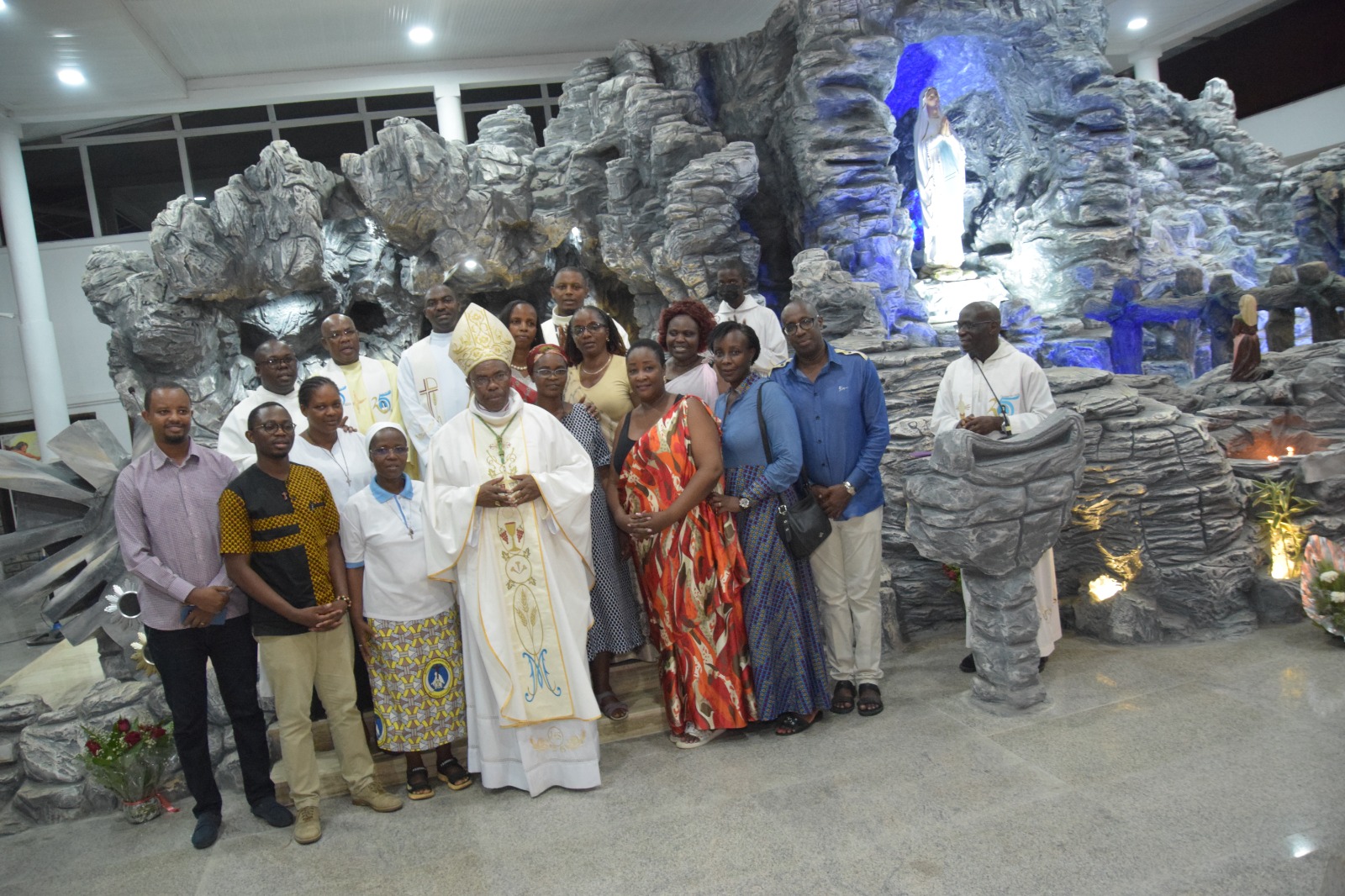 Myr Mwumvaneza Anaclet yifatanyije na paruwasi Sainte Cecile ya Abidjan muri Cote d'Ivoire mu munsi mukuru wayo
