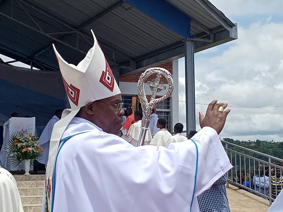 Abakristu ba Nyundo bishimiye kubana n'umushumba wabo mu rugengo nyobokamana I Kibeho