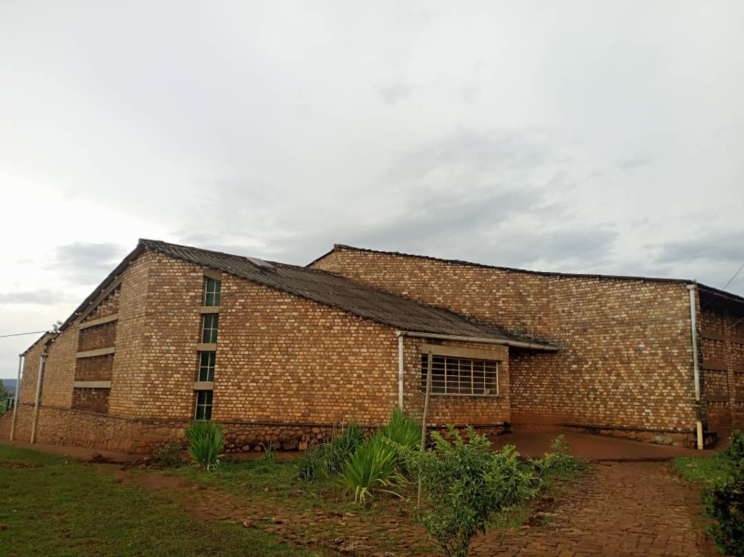 kiliziya ya paruwasi ya Higiro uko yari imeze itaratangira kuvugururwa