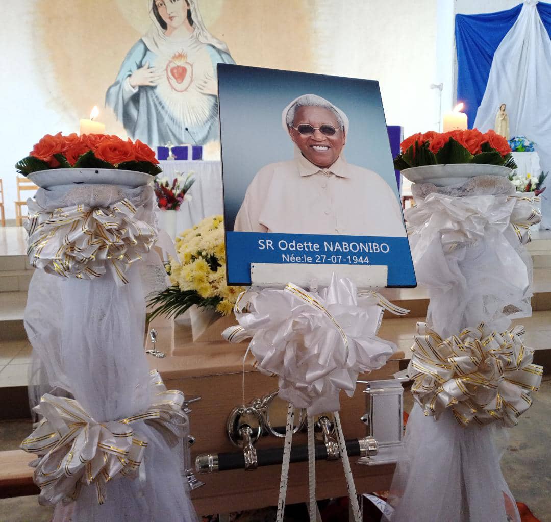 Mama Odette Nabonibo umubikira mu ba Sainte Marie de Namur uherutse kwitaba Imana yashyinguwe I Kiruhura
