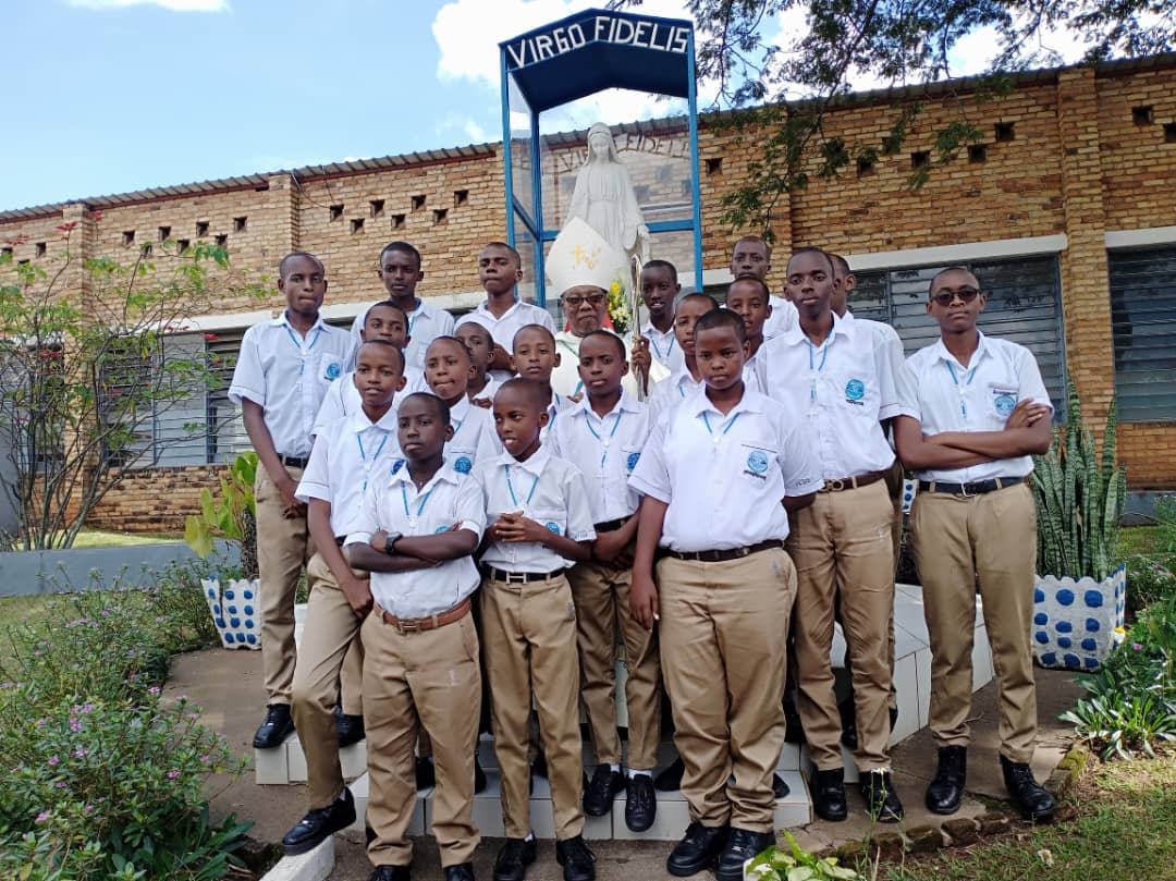 Abaseminari bakomejwe bashimiye ababyeyi babo babemereye gukomerezwa mu iseminari