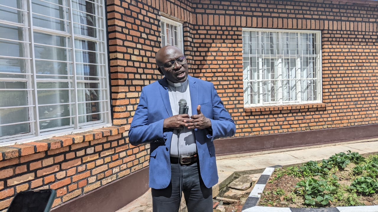 Padiri Pascal avuga ko uyu mushinga wateguwe mu rwego rwo gushakira igisubizo ikibazo cy'ihohoterwa gikomeje gufata indi ntera