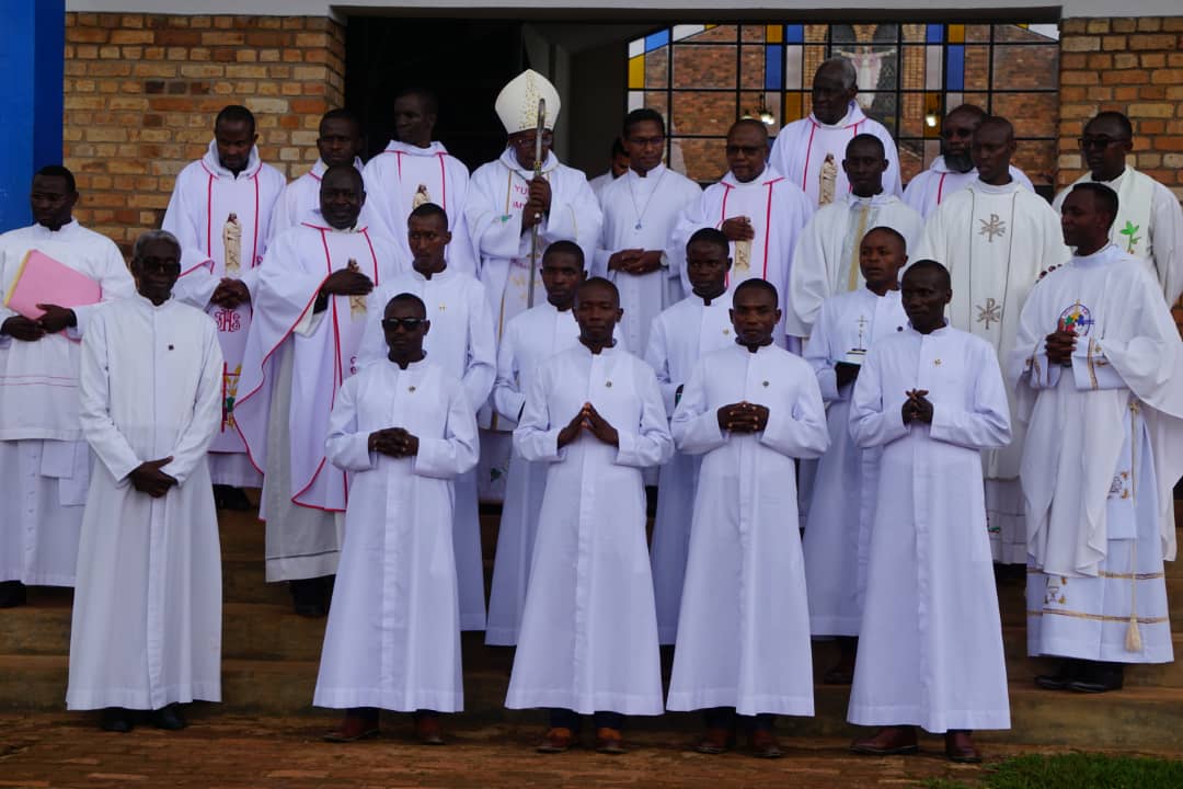 Abapadiri n'Abafurere baturutse mu bihugu bitandukanye birimo Tanzaniya, U Burundi n'u Buhinde bitabiriye ibi birori