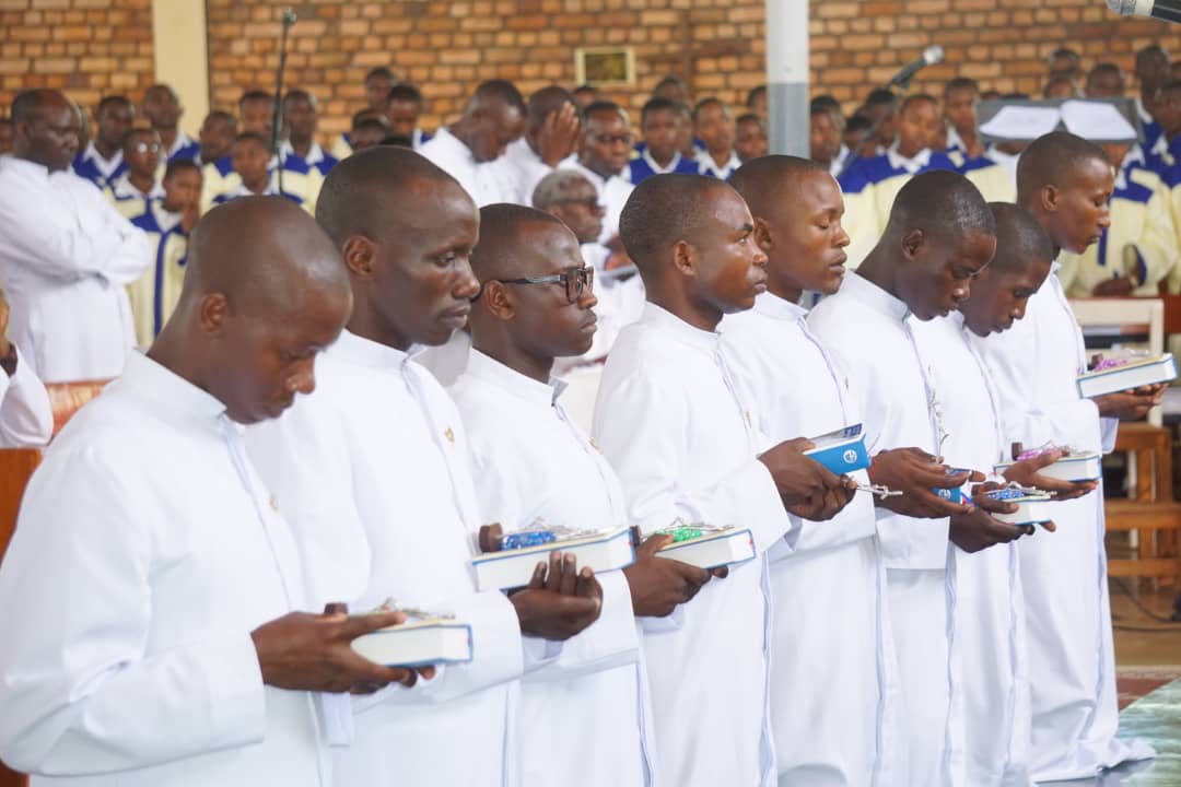 Umuryango w'Abafurere ba Mutagatifu Gaburiyeli wungutse Abafurere umunani