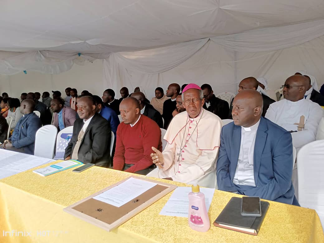Abakorera ibigo bitandukanye bya diyosezi ya Kabgayi bizihirije hamwe umunsi w'umurimo